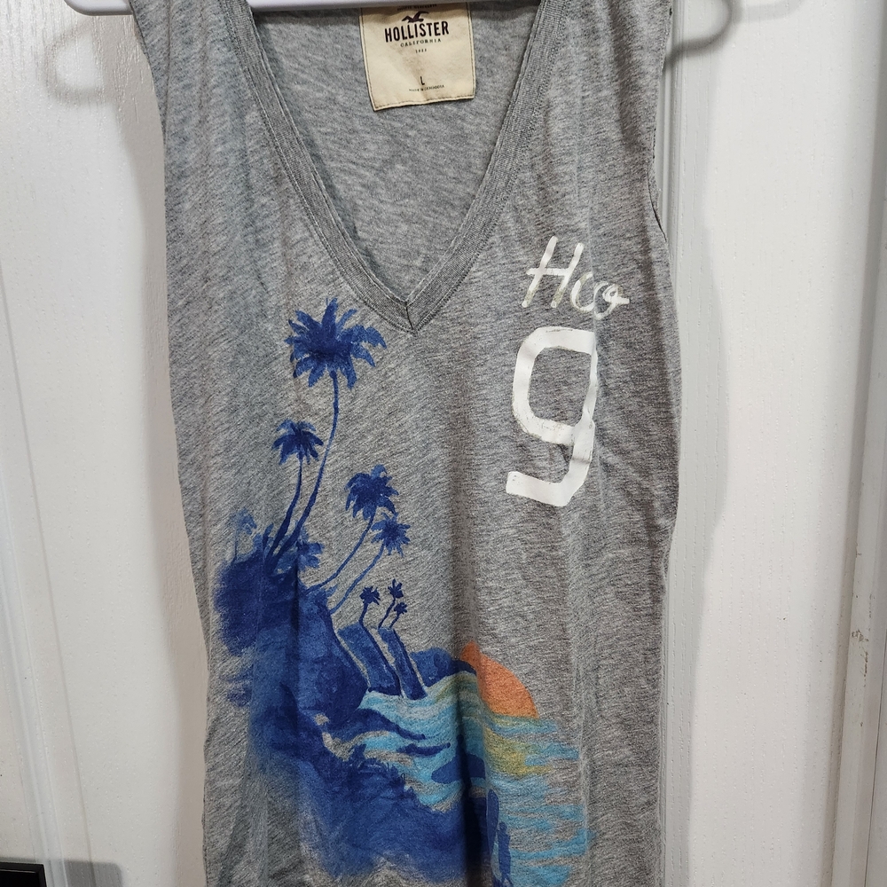 Hollister Gray Muscle Tee with Blue Graphic